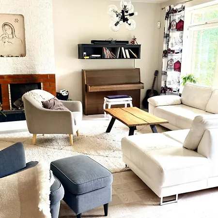 Pappila, Cosy, Spacious With Fireplace! Villa