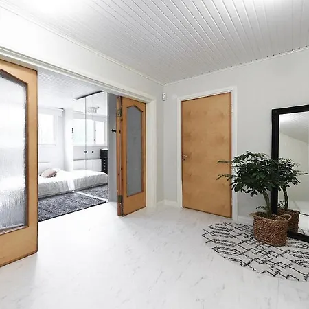 Pappila, Cosy, Spacious With Fireplace! Villa